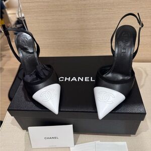 CHANEL Two-Tone Black and White Heel slingbacks 38.5